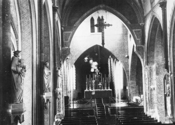 Interieur Willibrorduskerk Eersel, 1938