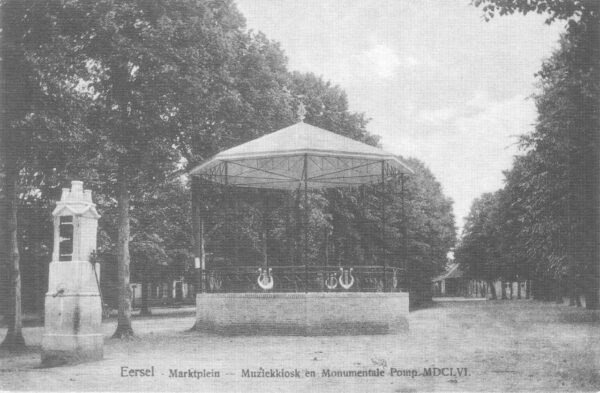 De kiosk in de jaren twintig van de twintigste eeuw. Ansichtkaart collectie Frans Huijbregts / Kempenmuseum.