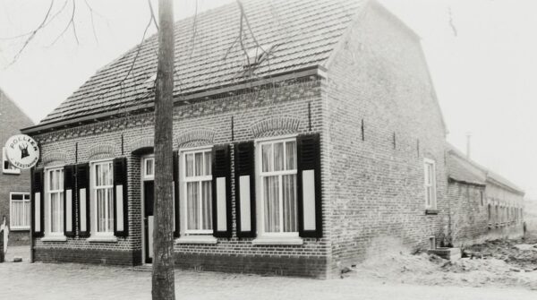 Hint 14 in 1981, toen poelier Verstappen er nog in zat. Foto Wies van Leeuwen, collectie BHIC, nr. PNB001016194.