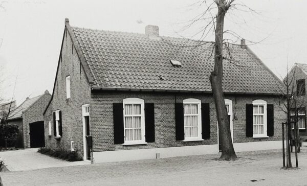 Hint 19-19b in 1981. Foto Wies van Leeuwen, collectie BHIC, nr. PNB001016202.