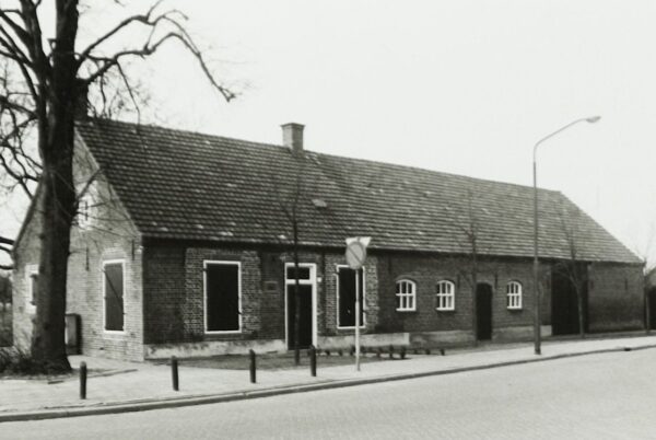 Kapelweg 2 in 1981, nog vóór dat het een museum werd. Foto Wies van Leeuwen, collectie BHIC, nr. PNB001016210.