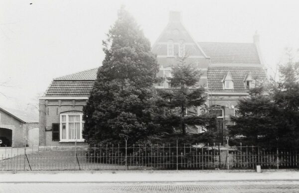 Nieuwstraat 19-21 in 1981. Foto Wies van Leeuwen, collectie BHIC, nr. PNB001016263.