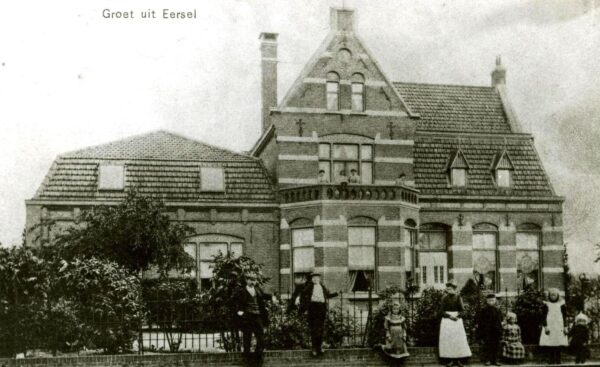 Nieuwstraat 19-21 in de jaren twintig van de twintigste eeuw. Foto collectie Piet Kwinten / HSK De Acht Zaligheden.