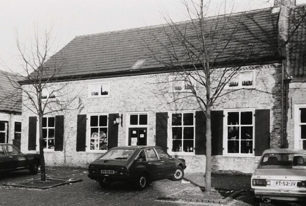 Markt 14, in 1981 net nadat de voorgevel was gereconstrueerd. Foto Wies van Leeuwen, collectie BHIC, nr. PNB001016241.