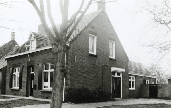 Gebroeders Hoeksstraat 2 in 1981. Foto Wies van Leeuwen, collectie BHIC, nr. PNB001016190.