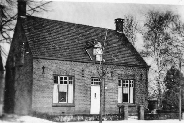 Gebroeders Hoeksstraat 2 in het midden van de twintigste eeuw. Foto HSK De Acht Zaligheden.