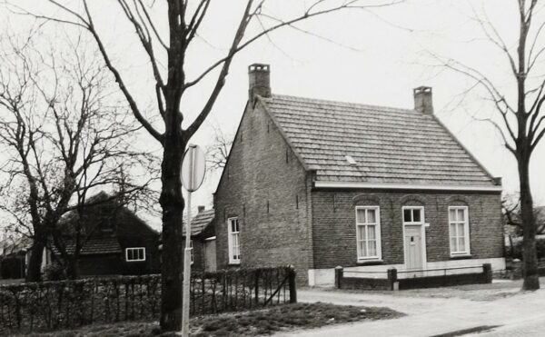 Kerkstraat 2 in 1981. Foto Wies van Leeuwen, collectie BHIC, nr. PNB001016212.