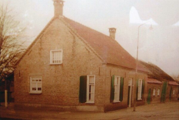 Schadewijk 22 in het midden van de 20e eeuw. Foto uit: Ria van de Ven, “Eersel 1925-1940, deel 2”, p.36.