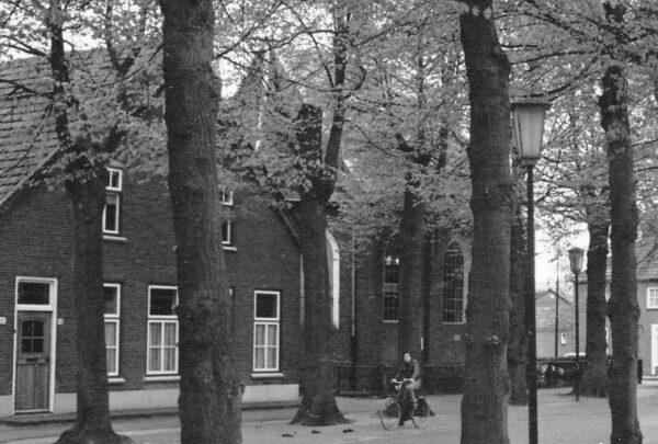 Links Markt 34 rond 1960. Foto collectie HSK De Acht Zaligheden.